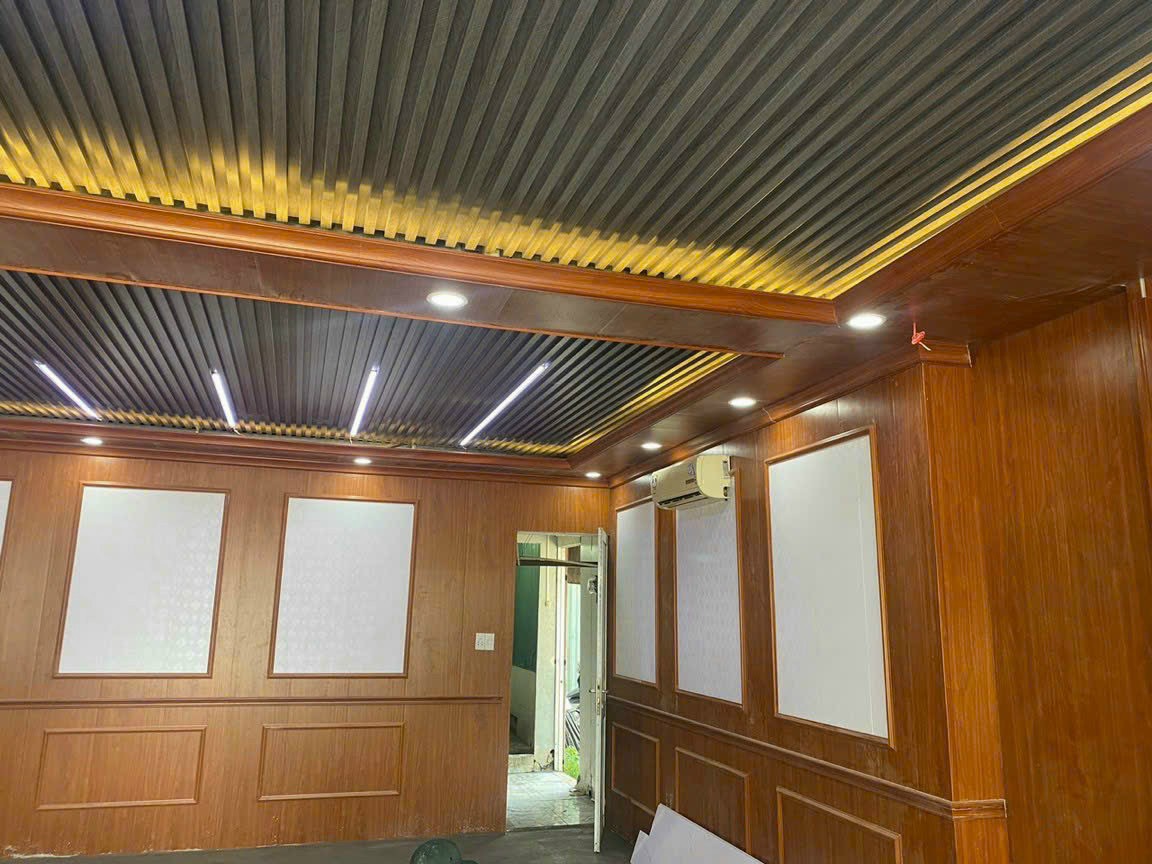 Công trình thi công ốp tấm gỗ PVC trần tường 